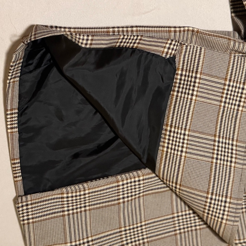 Plaid Blazer in Brown and Black size Large - Picture 12 of 16